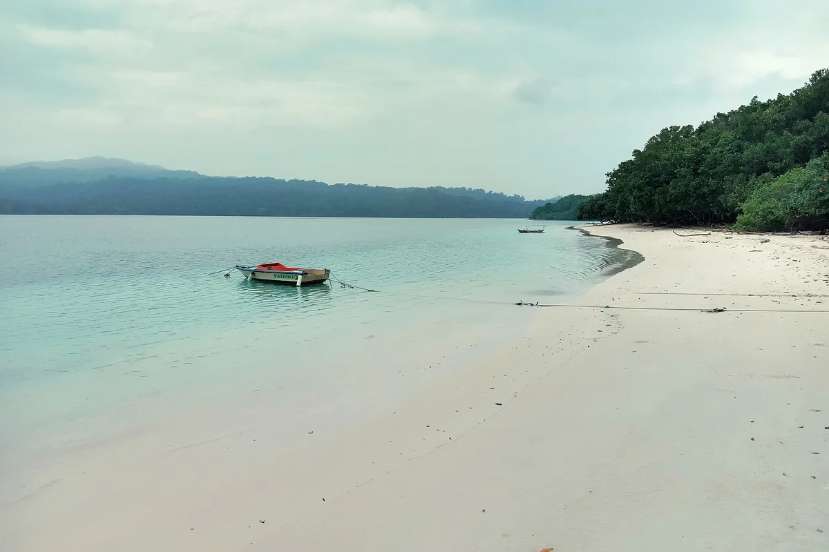 Pemandangan Taman Nasional Ujung Kulon