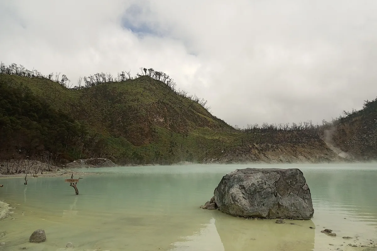 Pemandangan Kawah Putih Ciwidey