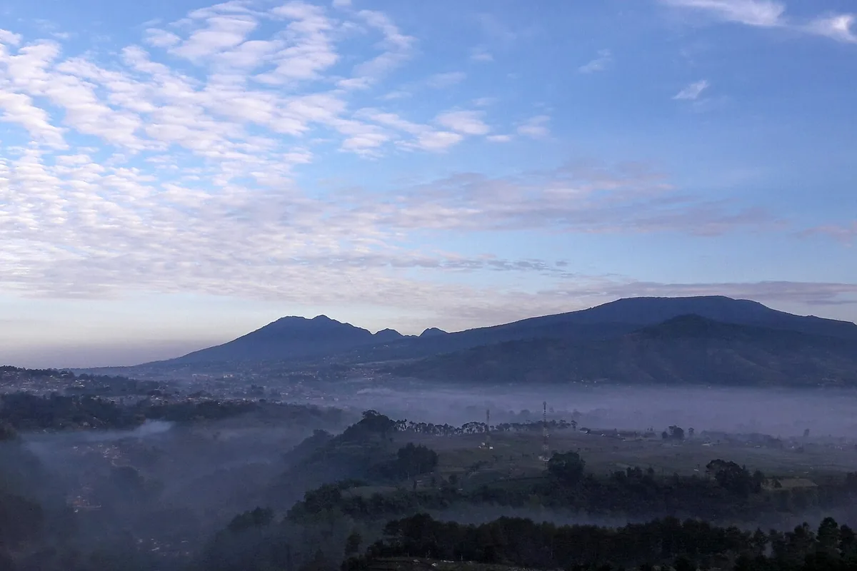 Pemandangan Tebing Keraton