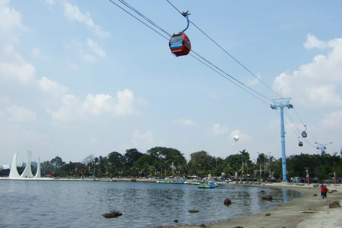 Pemandangan Taman Impian Jaya Ancol