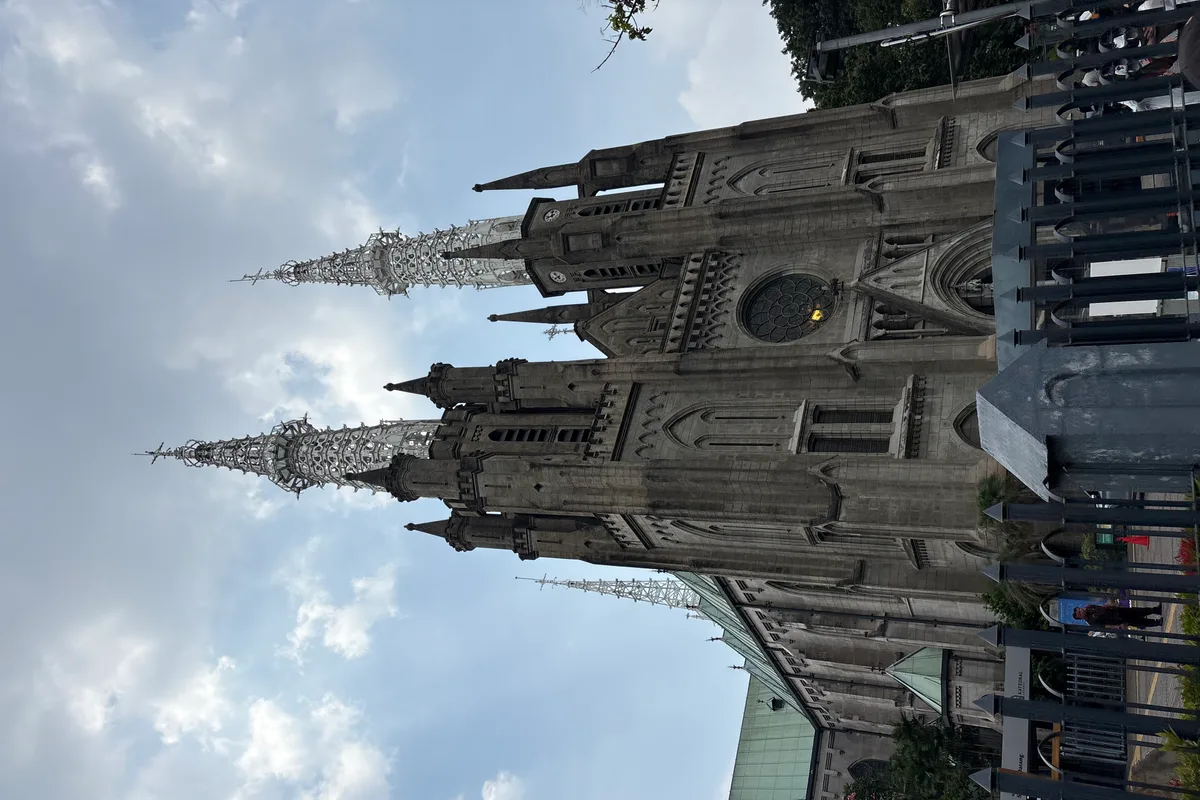 Pemandangan Katedral Jakarta