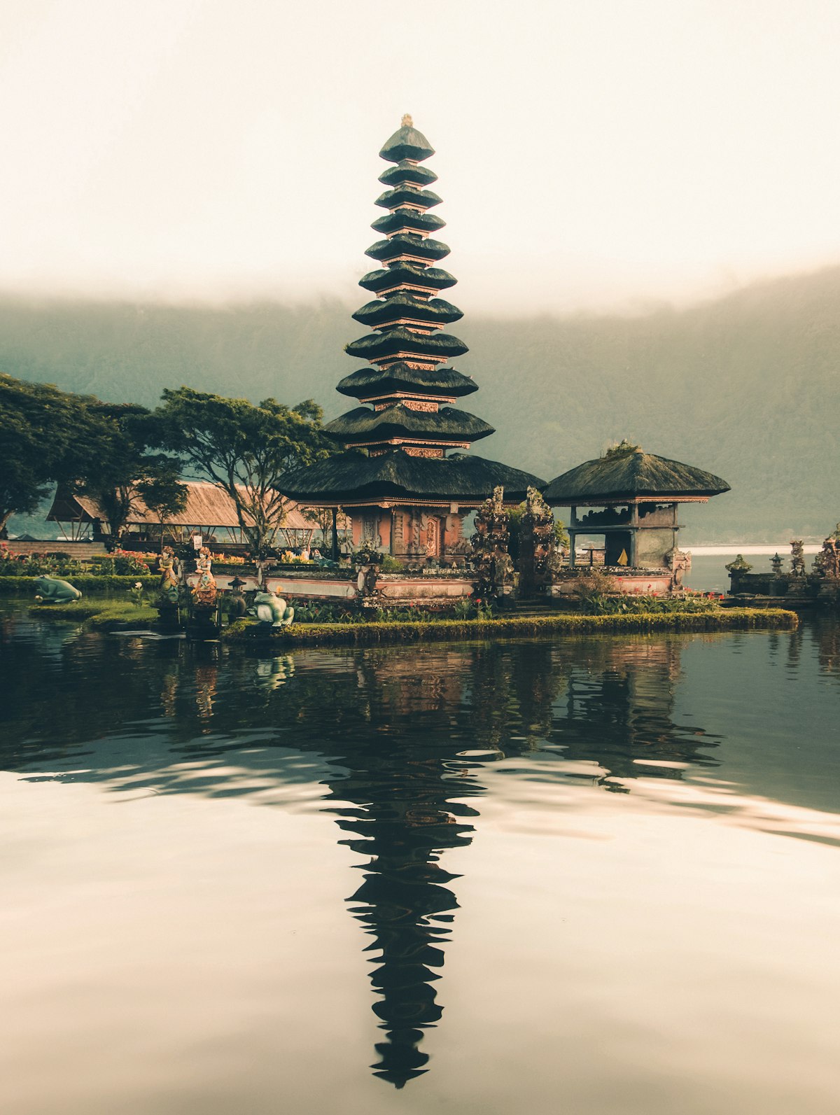 Pemandangan Pantai Bias Tugel